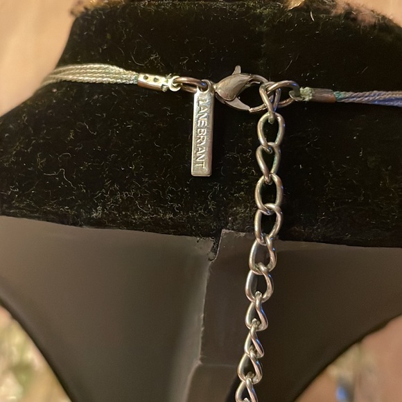 Lane Bryant -light green Acrylic Bead & silver colored circular design Necklace - Picture 4 of 7